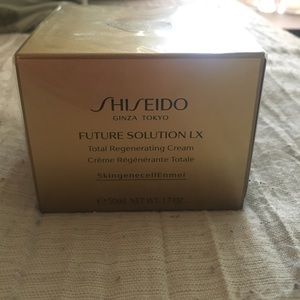 ❌sold❌future solution total regenerating cream